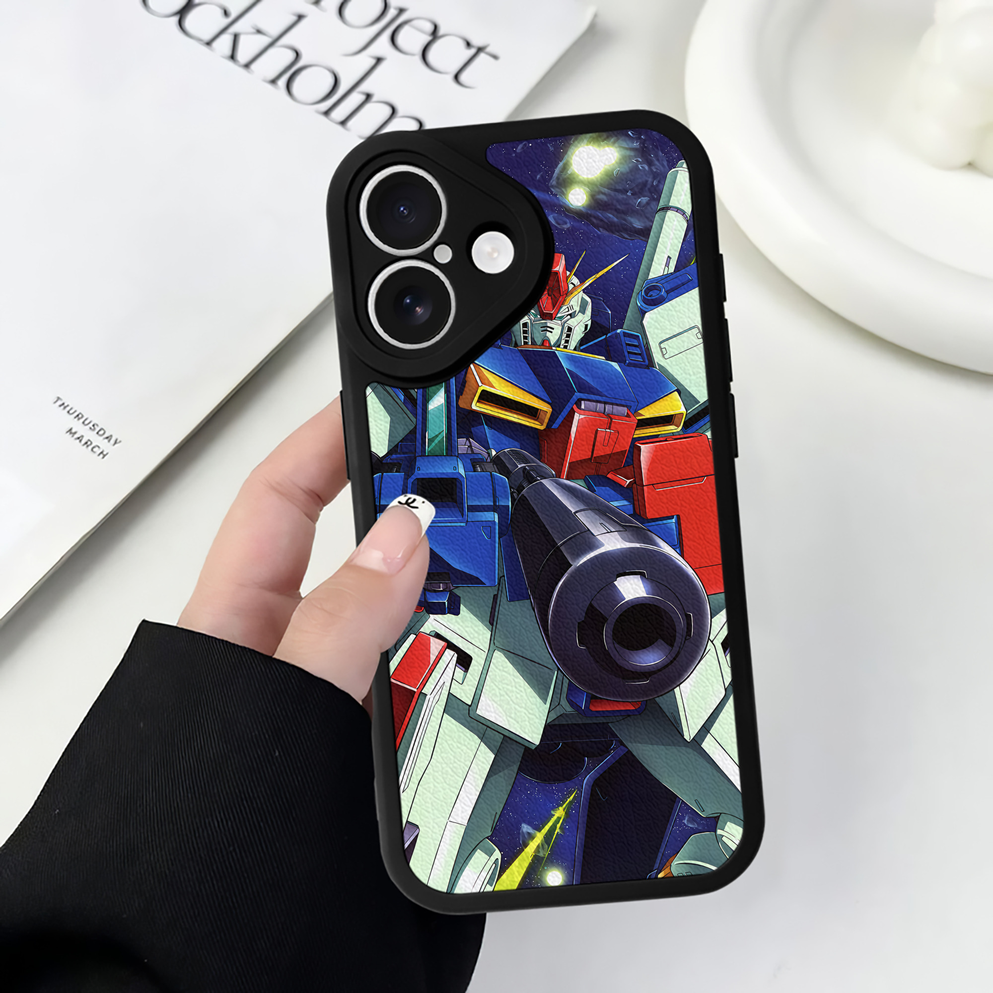 （画像用） 機動戦士ガンダム Mobile Suit Gundam 【iPhone 16シリーズ対応】シリコンスマホケース（レザー調） 材質：シリコン